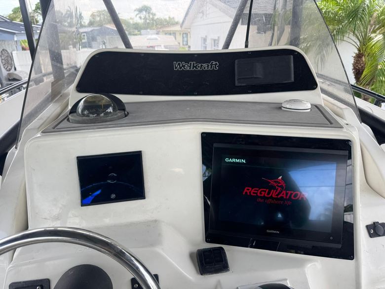 Wellcraft helm upgraded with a Garmin multifunction display and a secondary engine data screen